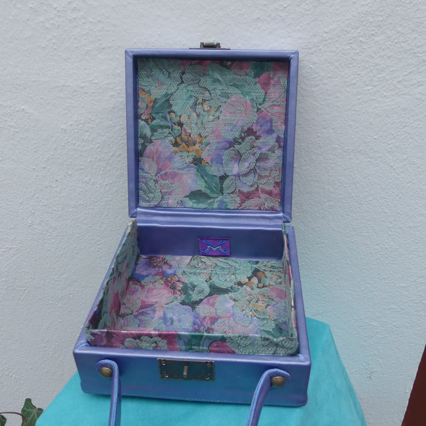 Roses are blue